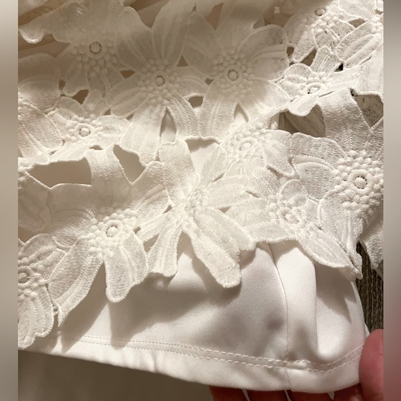 Nwt ASTR white lace fitted shift size xs - Picture 4 of 4